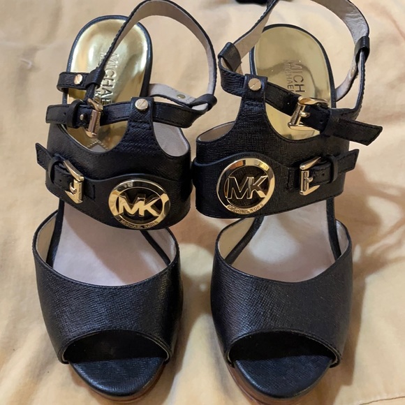 MICHAEL Michael Kors Shoes - 🎉🎉HP🎉🎉Michael Michael Kors platform logo heels